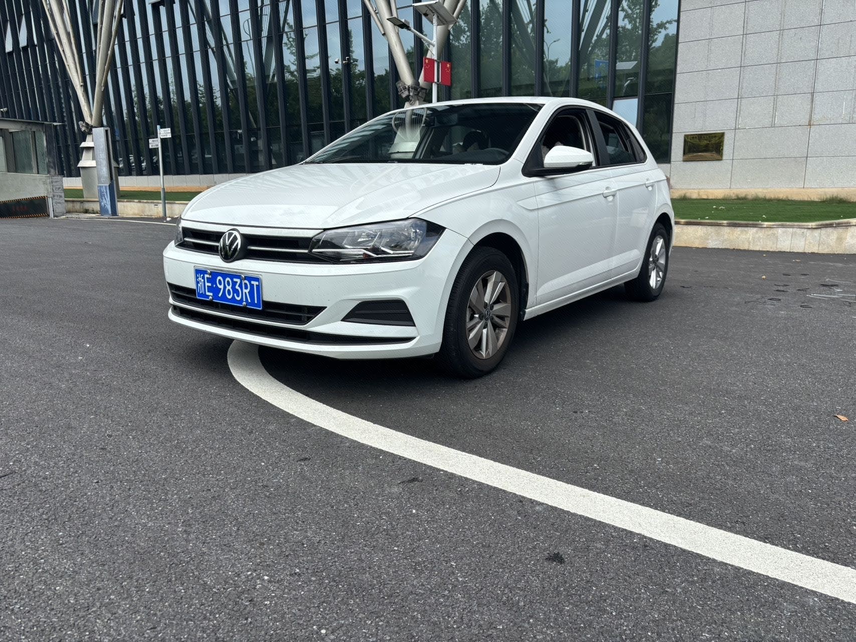Volkswagen Polo 2023 car image 