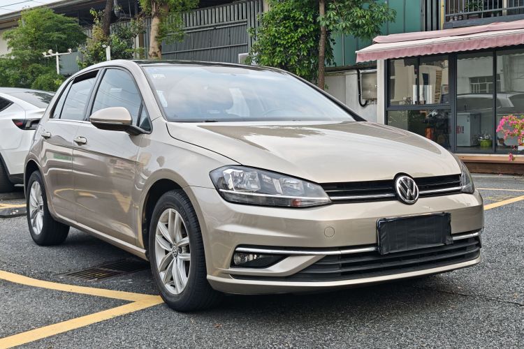 Volkswagen Golf 2018 car image #4
