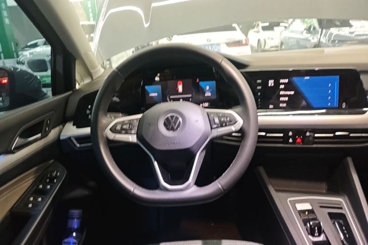 Volkswagen Golf 2023 car image #15