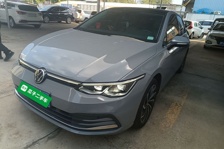 Volkswagen Golf 2022 car image #2