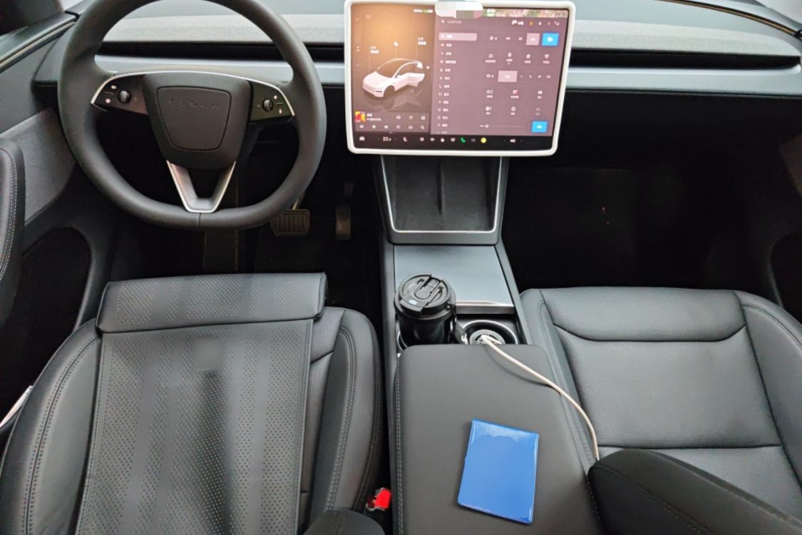 Tesla Model Y 2025 #23 Tesla Model Y 2025 car image #23
