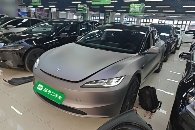 Tesla Model 3 2024 car image #2