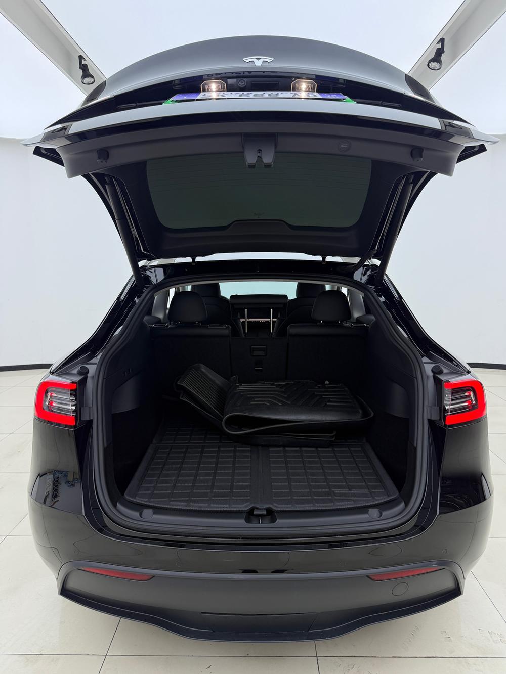Tesla Model Y 2021 #23 Tesla Model Y 2021 car image #23