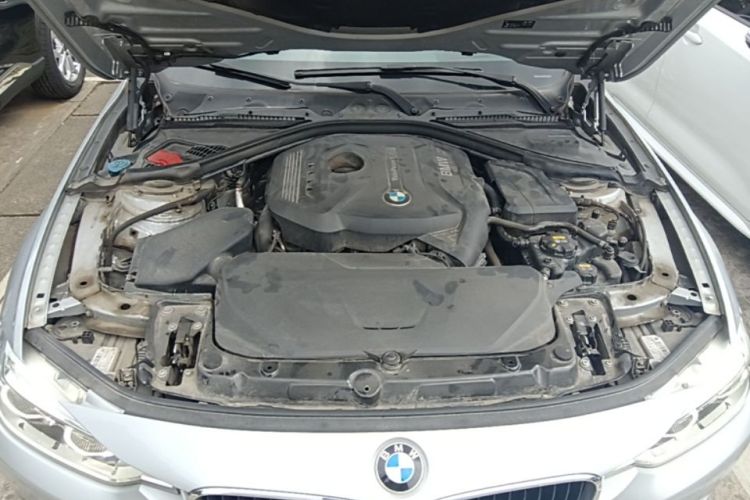 BMW 3 Series 2017 immagine di auto #22