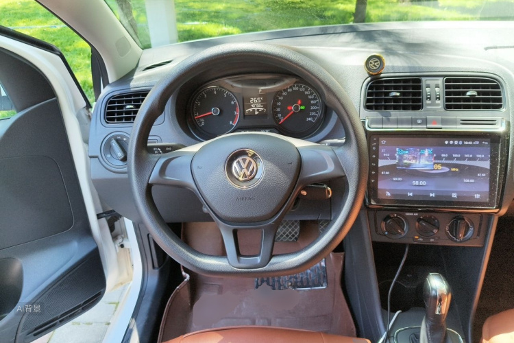 Volkswagen Polo 2017 car image #12