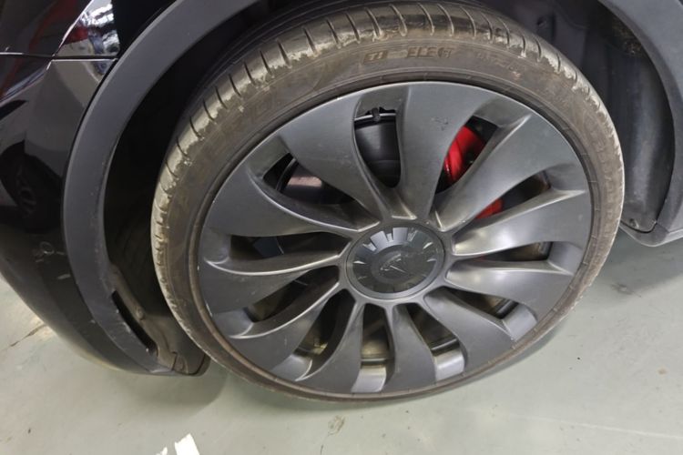 Tesla Model Y 2022 car image #9