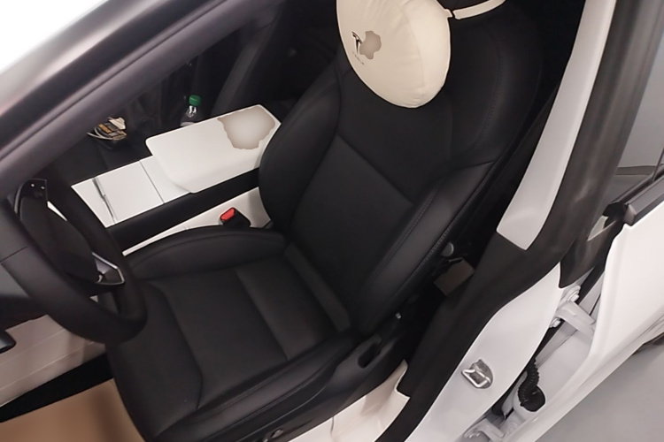 Tesla Model Y 2025 #15 Tesla Model Y 2025 car image #15