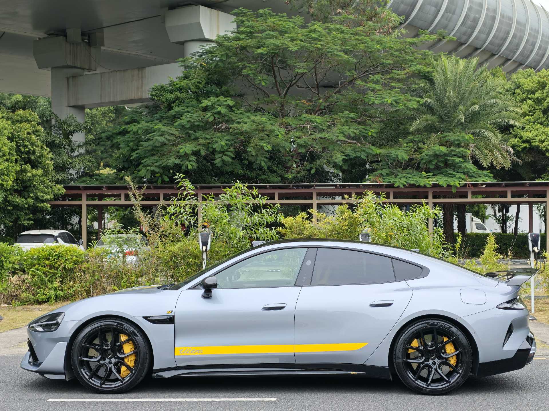 MI SU7 Ultra 2025 #8 MI SU7 Ultra 2025 car image #8