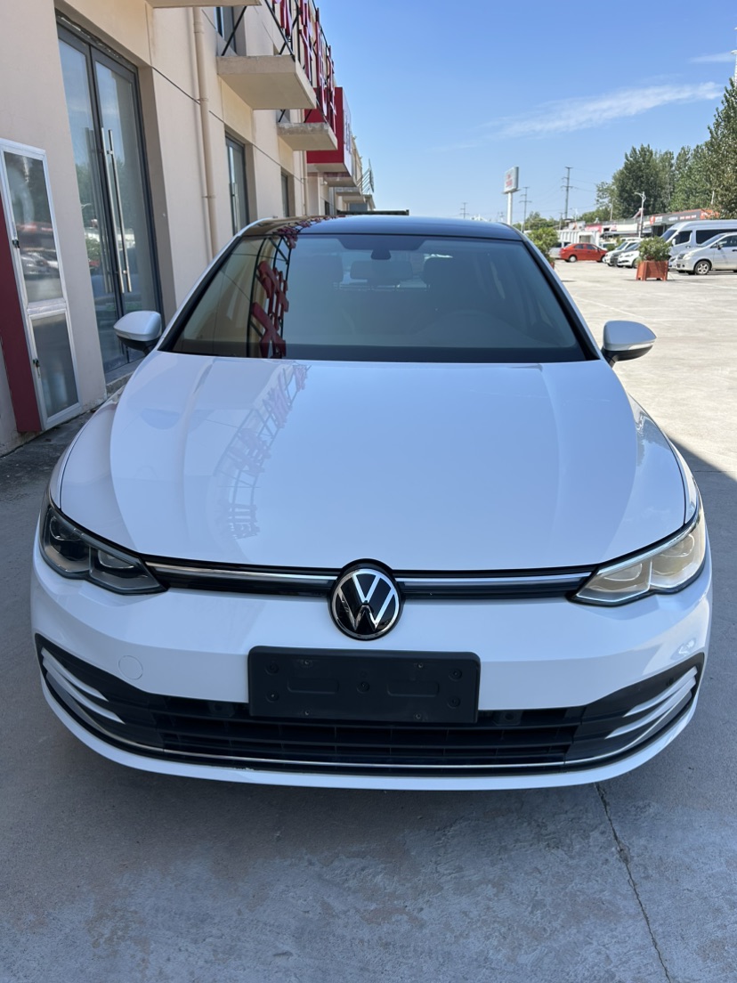 Volkswagen Golf 2023 صورة سيارة 