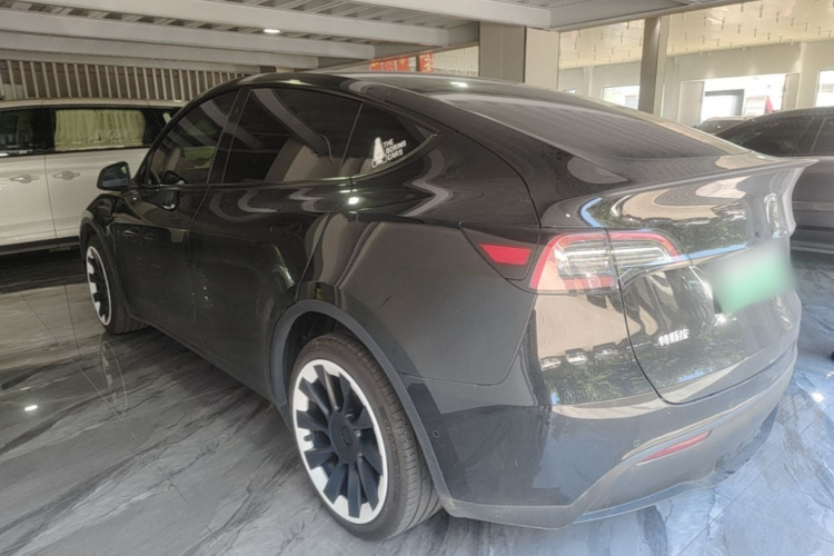 Tesla Model Y 2023 #5 Tesla Model Y 2023 car image #5