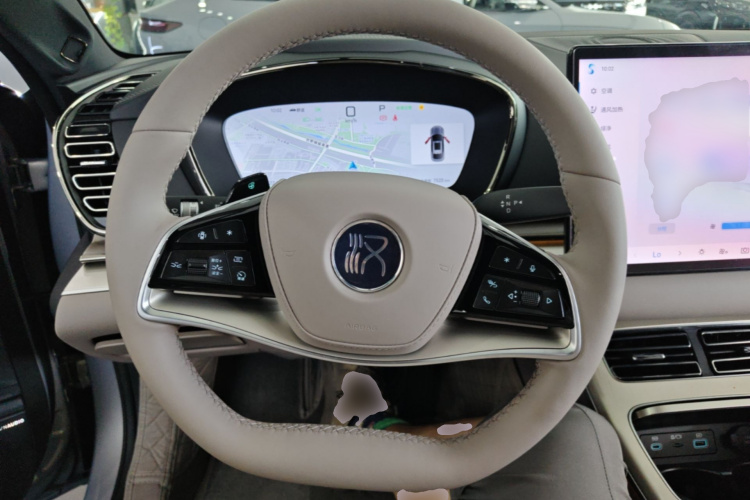 BYD Han 2025 car image #11