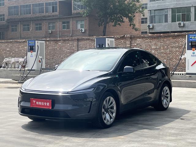 Tesla Model Y 2025 #10 Tesla Model Y 2025 car image #10