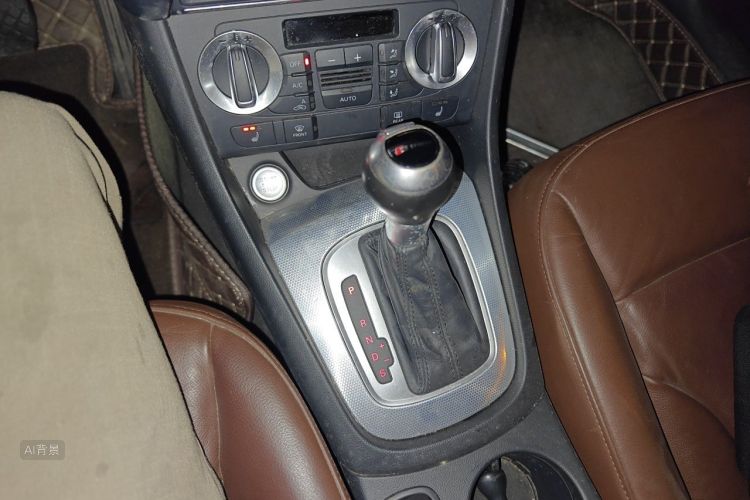 Audi Q3 2016 car image #16
