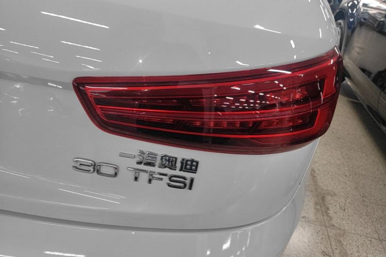 Audi Q3 2019 #8 Audi Q3 2019 صورة سيارة #8