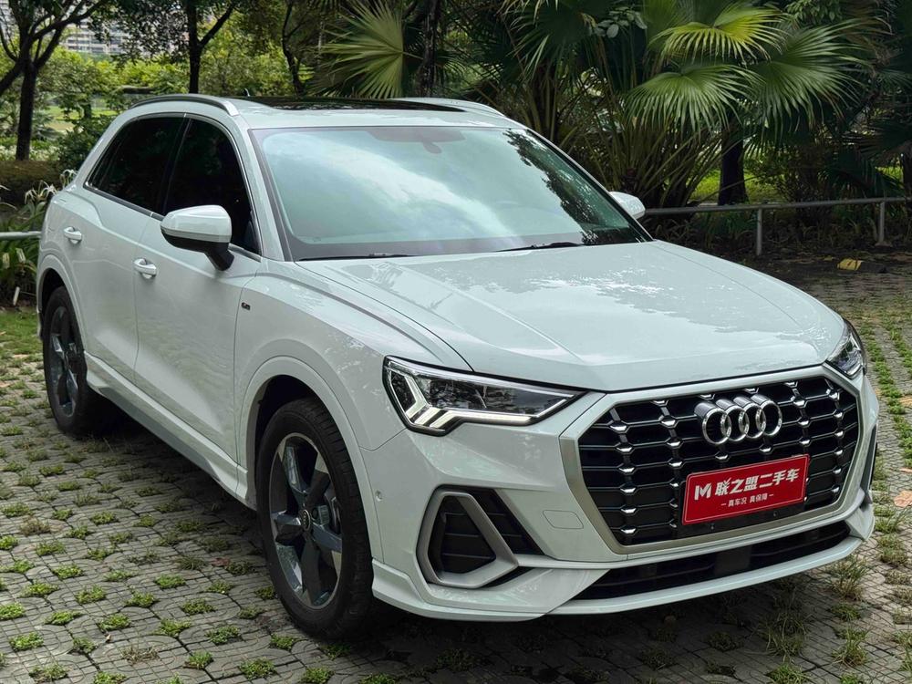 Audi Q3 2023 car image #3