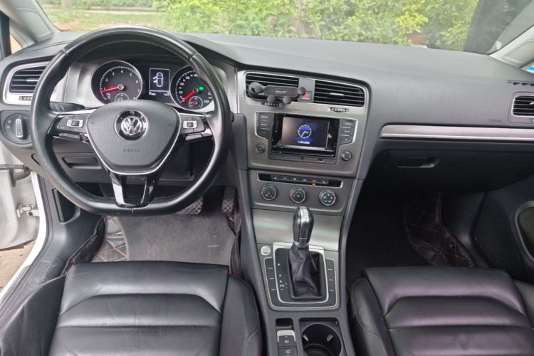 Volkswagen Golf 2015 car image #11