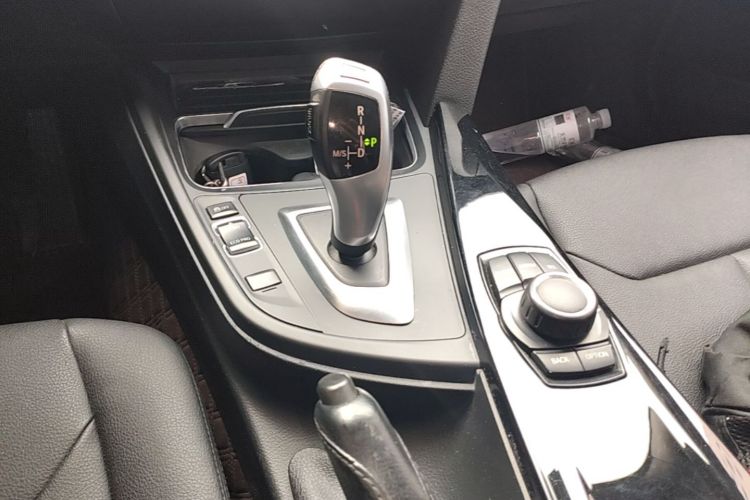 BMW 3 Series 2017 car image #14