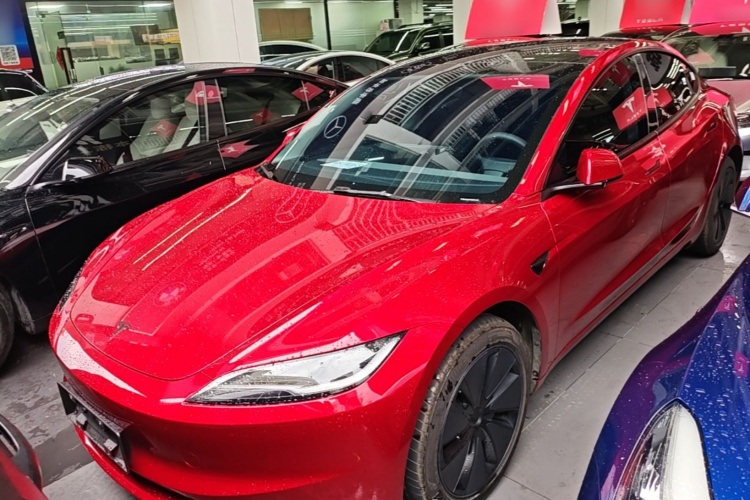 Tesla Model 3 2025 immagine di auto #2