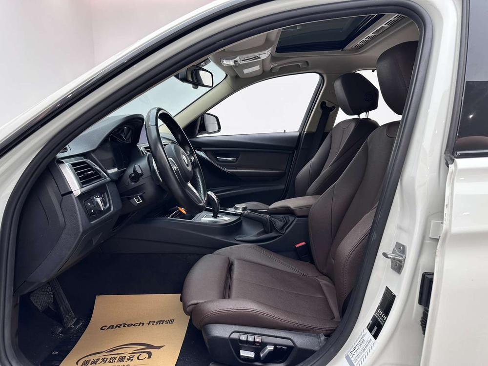BMW 3 Series 2018 car image #14