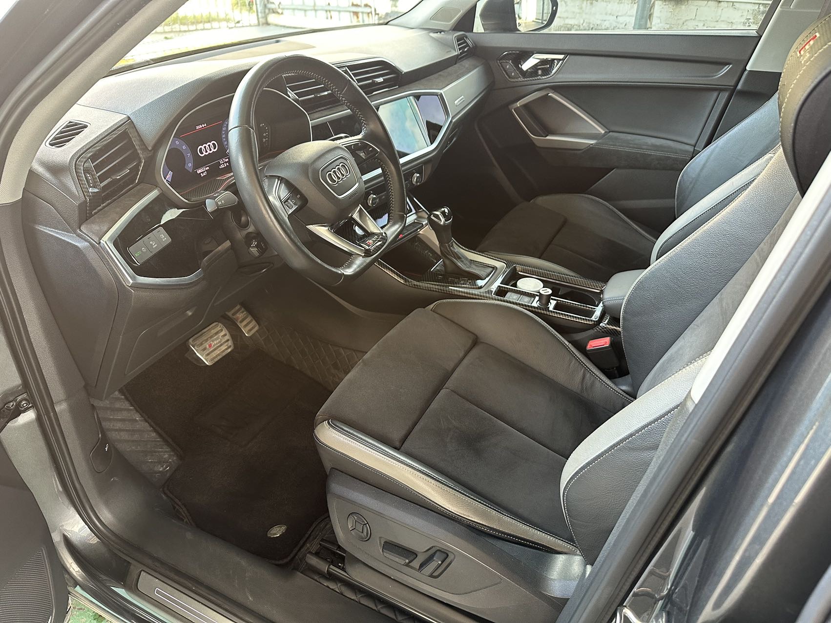 Audi Q3 2019 car image #8