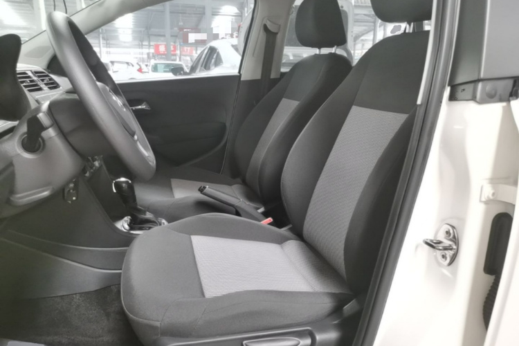 Volkswagen Polo 2017 car image #19