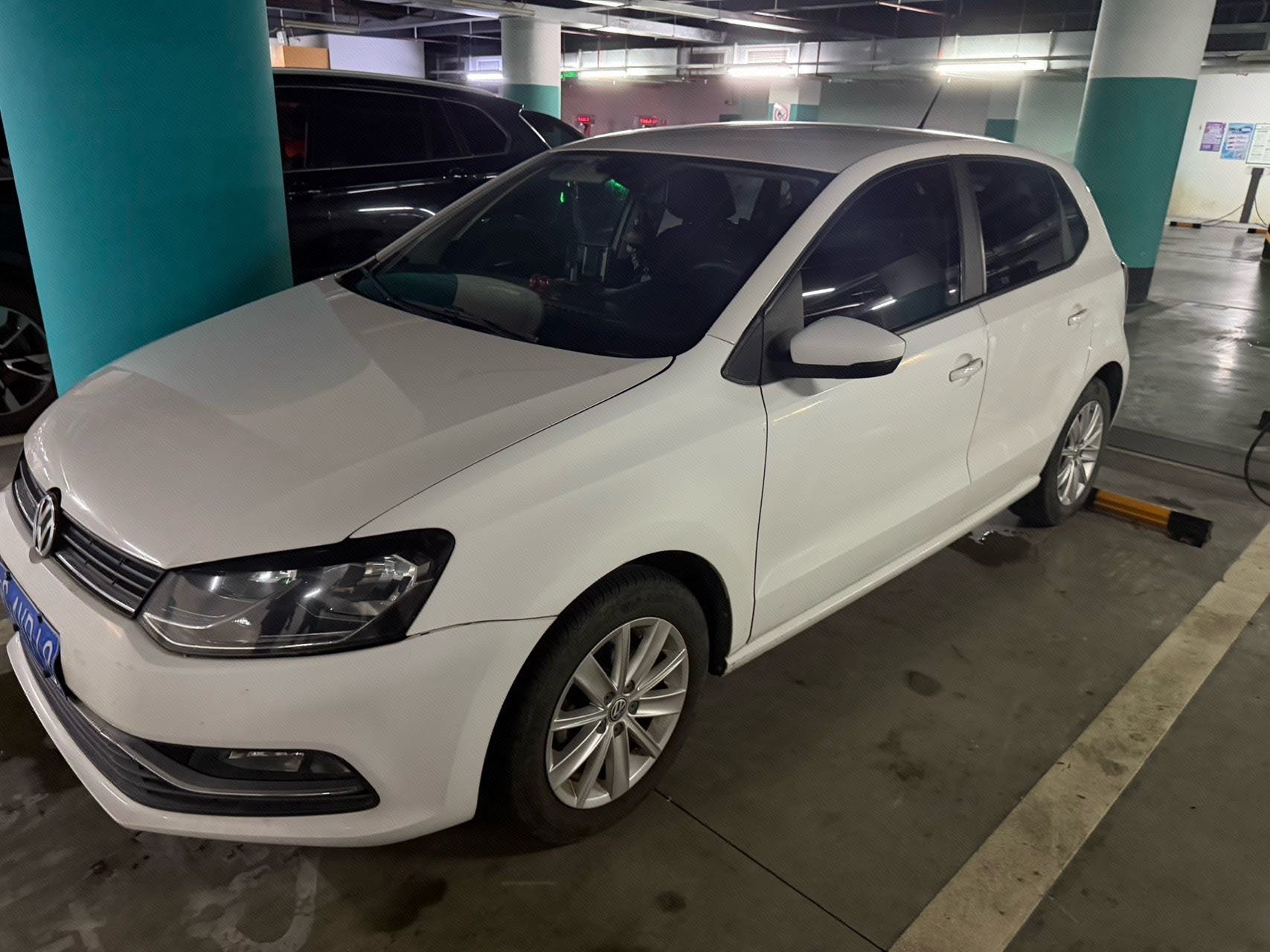 Volkswagen Polo 2016 car image 