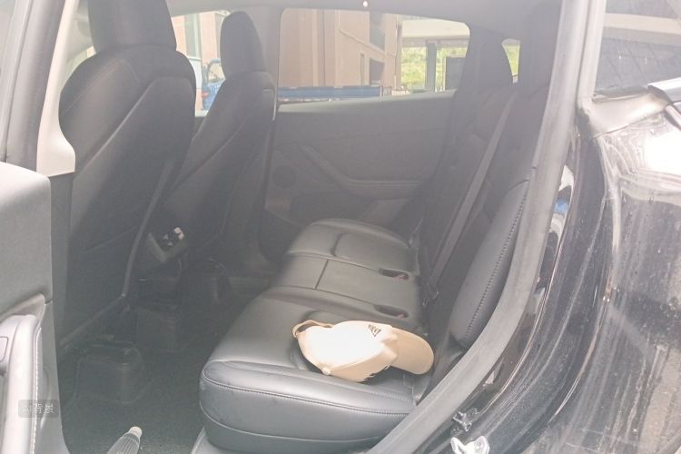 Tesla Model Y 2023 car image #19