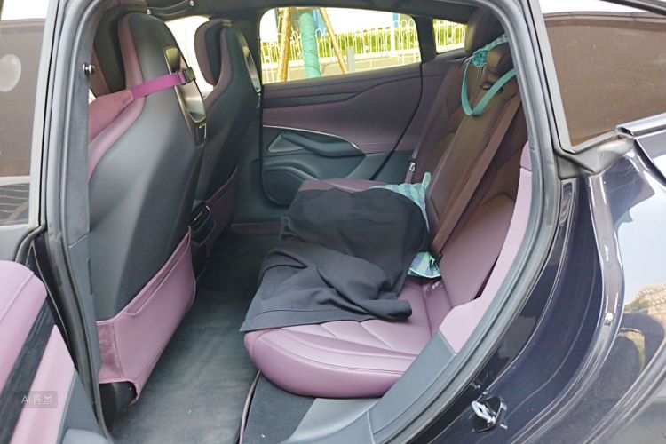MI SU7 2024 imagen de coche #19