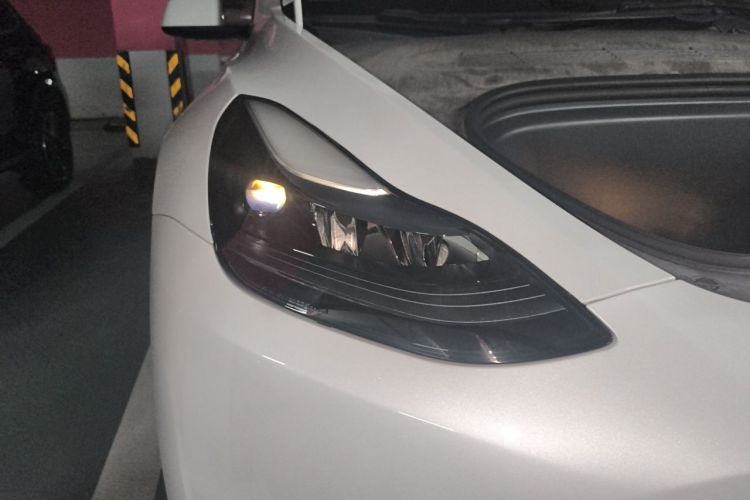 Tesla Model Y 2023 car image #8