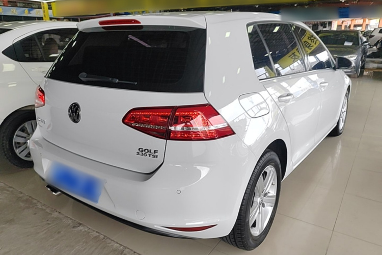 Volkswagen Golf 2017 car image #7
