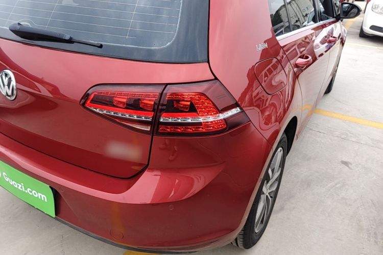 Volkswagen Golf 2017 car image #8