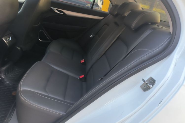 GEELY Emgrand 2021 car image #17