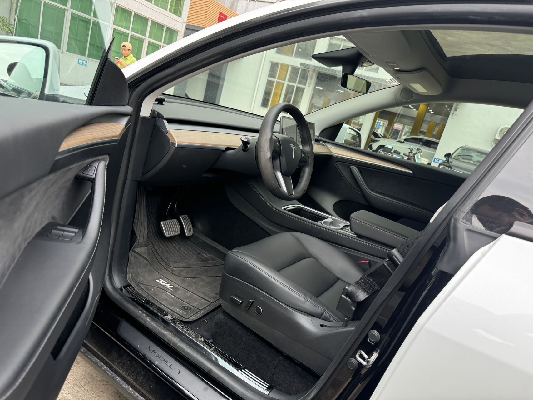 Tesla Model Y 2021 car image #3