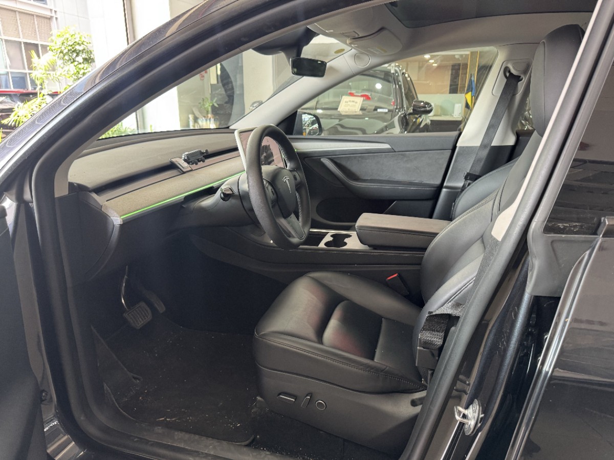 Tesla Model Y 2024 #5 Tesla Model Y 2024 car image #5