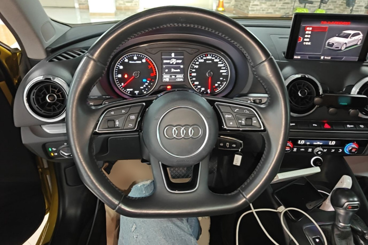 Audi A3 2017 car image #11