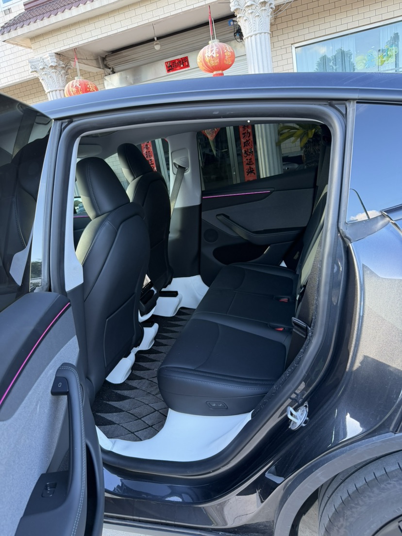 Tesla Model Y 2025 #6 Tesla Model Y 2025 car image #6