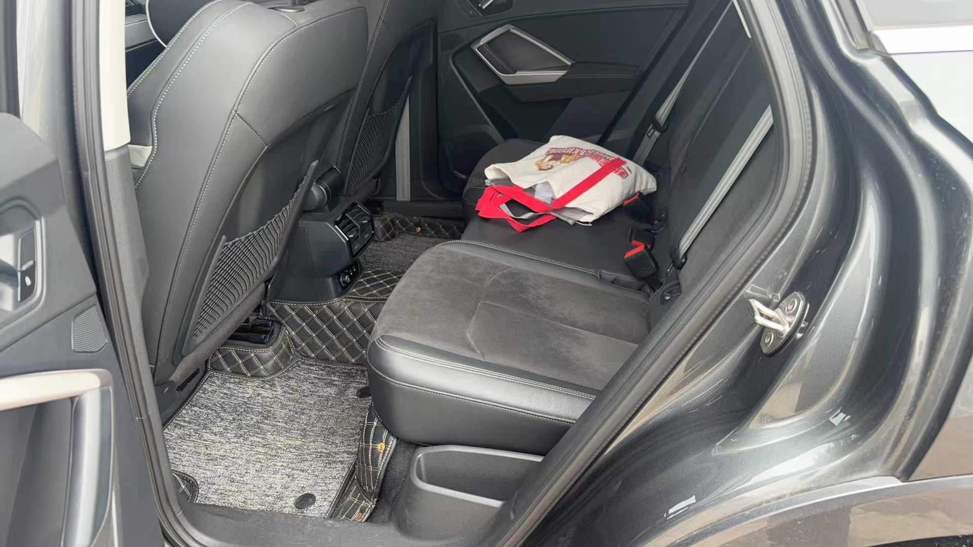 Audi Q3 2022 car image #5