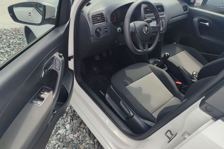Volkswagen Polo 2016 car image #16