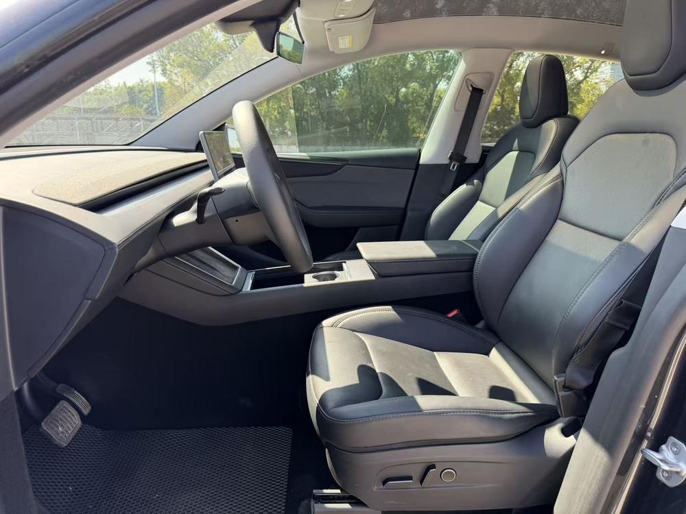 Tesla Model Y 2025 #12 Tesla Model Y 2025 car image #12