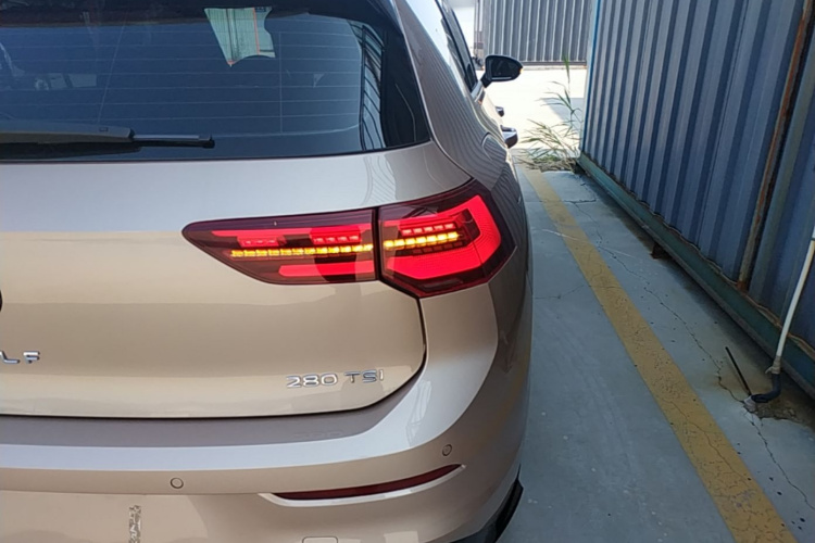 Volkswagen Golf 2022 car image #8