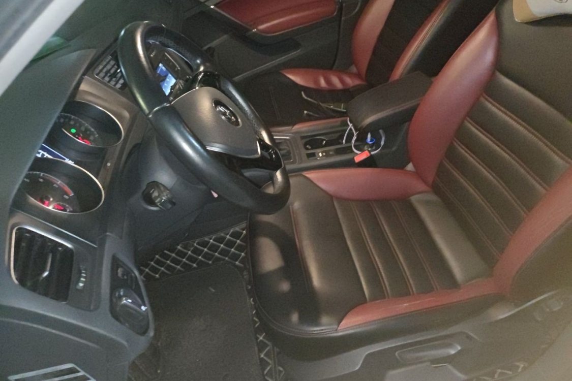 Volkswagen Golf 2017 car image #18