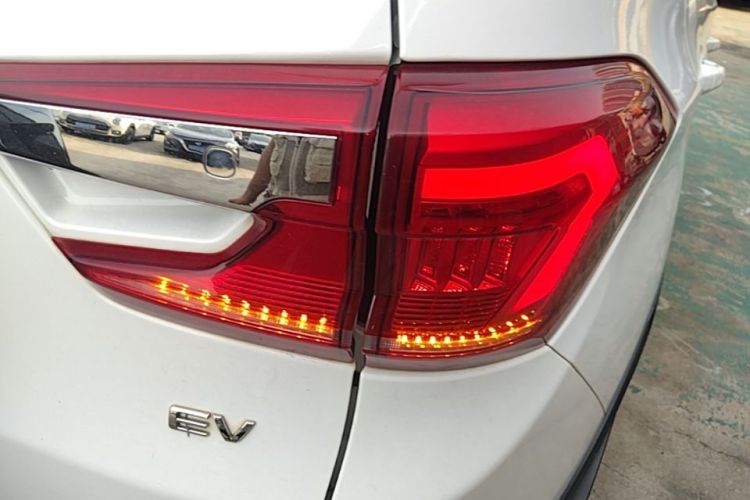 BYD Yuan New Energy 2020 immagine di auto #8