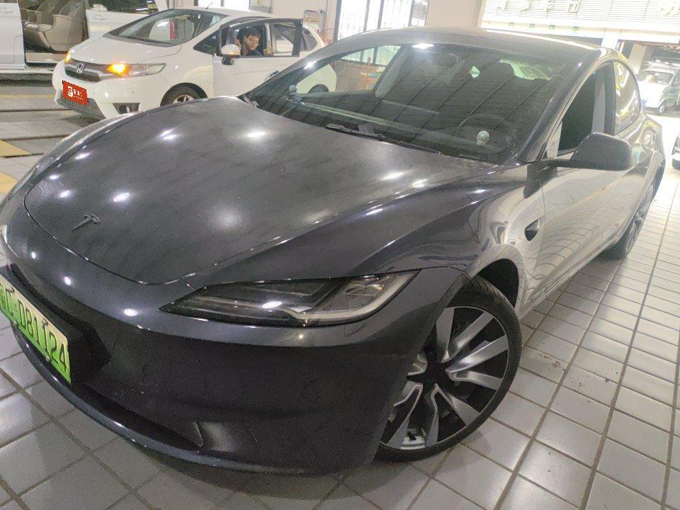2024 #21 2024 immagine di auto #21