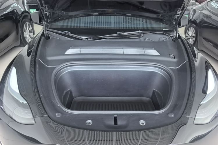 Tesla Model Y 2023 car image #20
