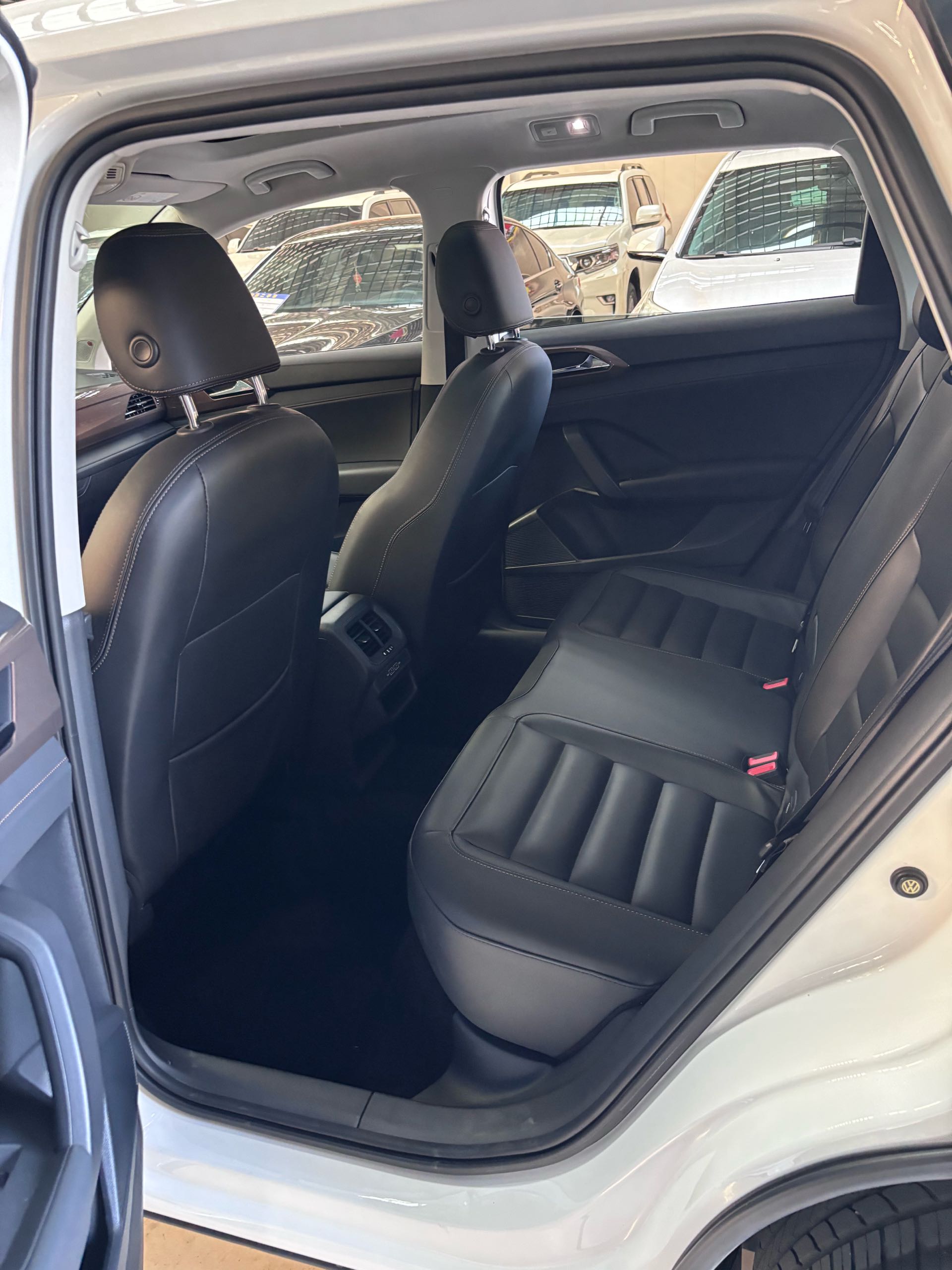 2020 immagine di auto #2