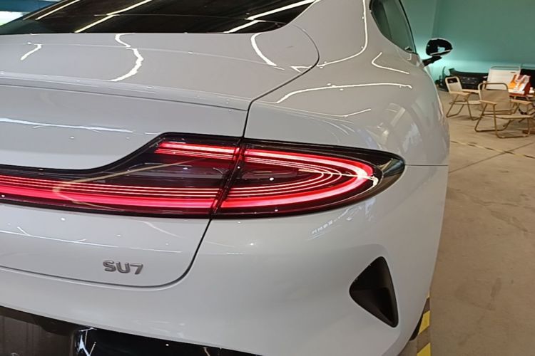 MI SU7 2025 immagine di auto #8