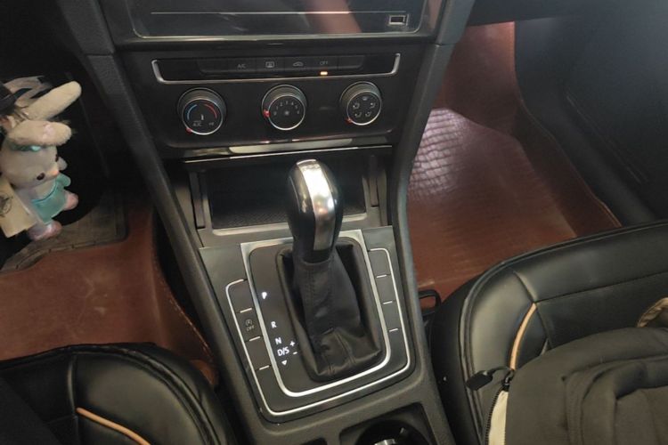 Volkswagen Golf 2020 car image #14