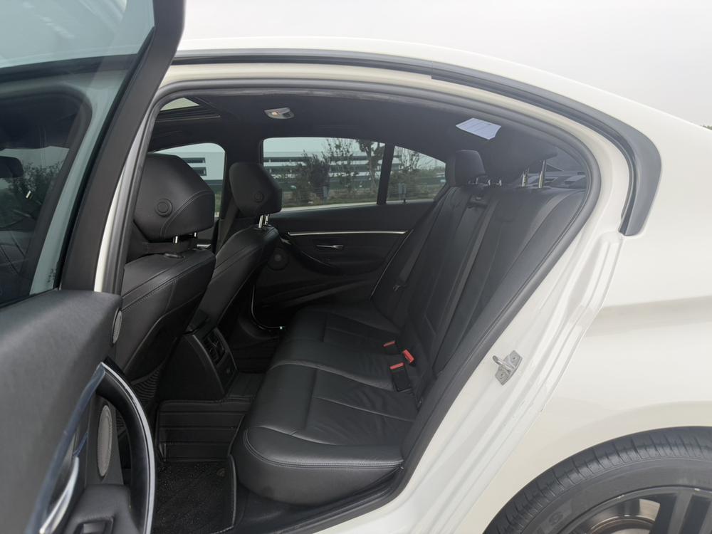 BMW 3 Series 2019 immagine di auto #14