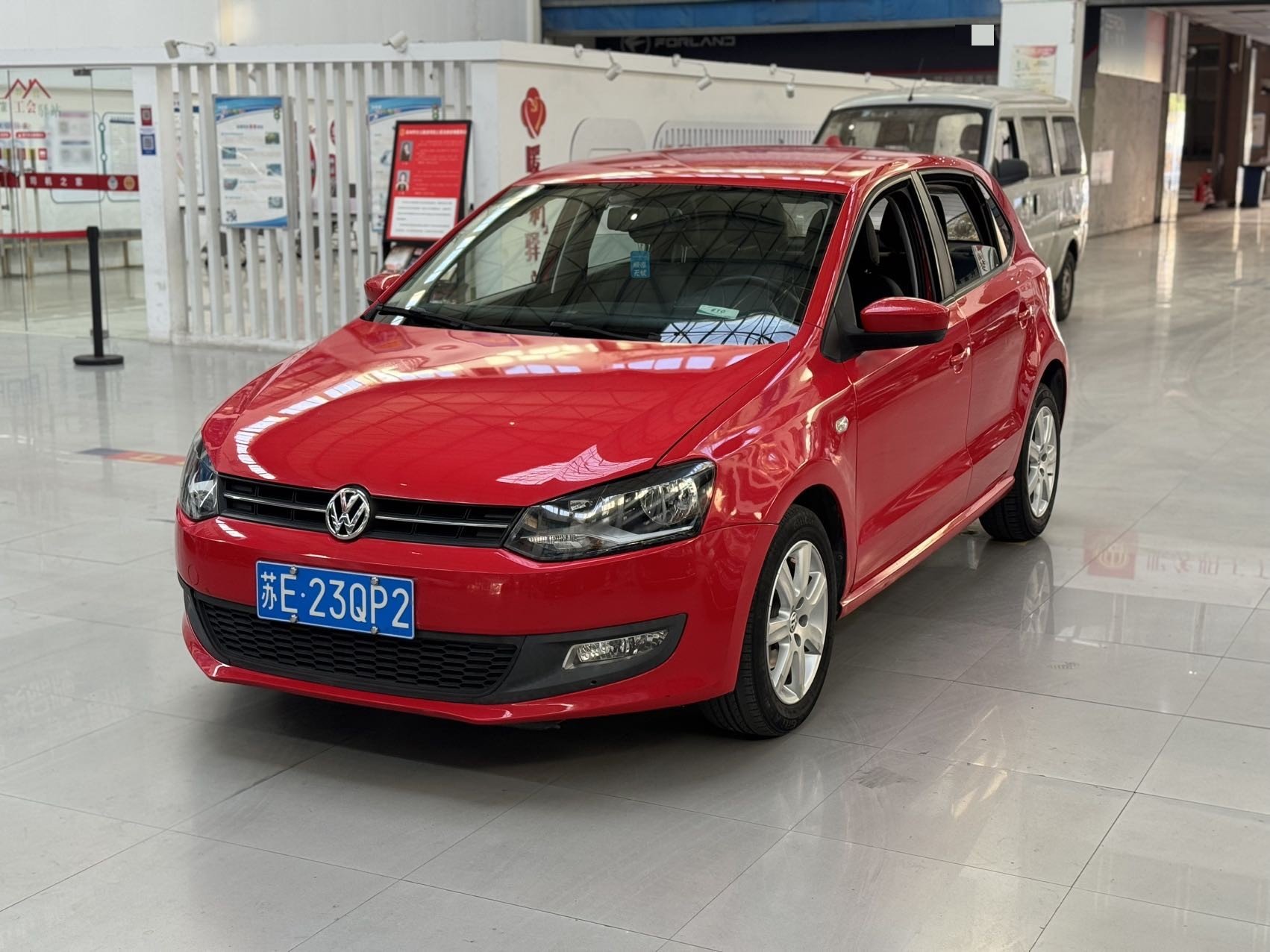Volkswagen Polo 2013 Volkswagen Polo 2013 car image