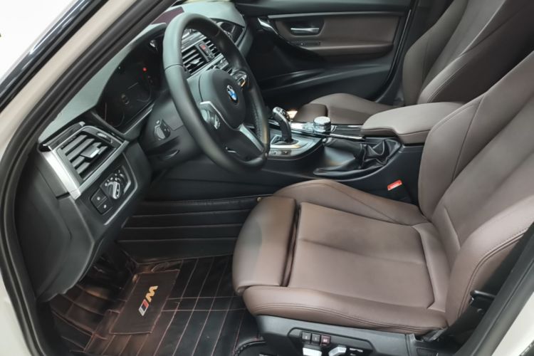 BMW 3 Series 2018 immagine di auto #15